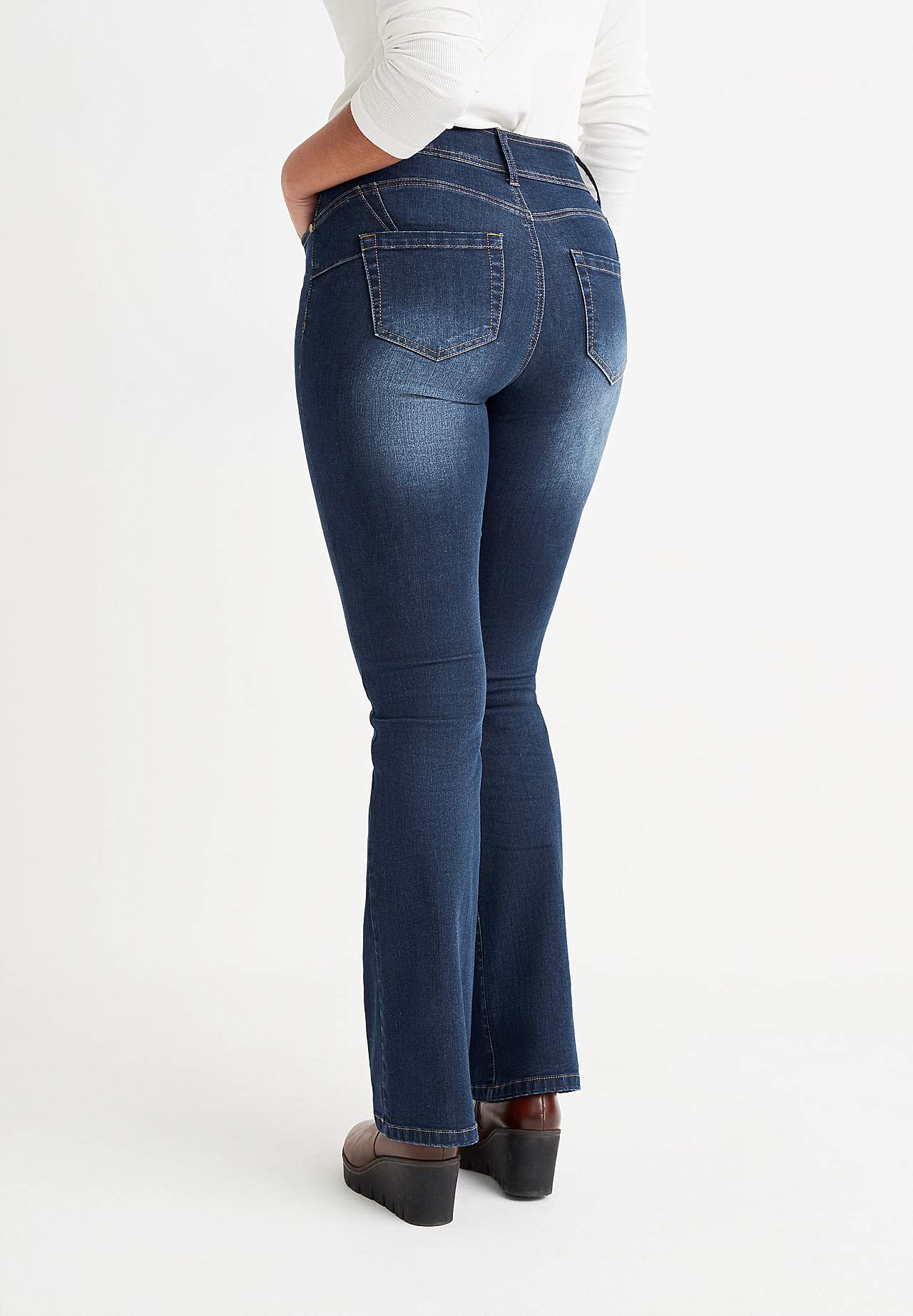Superstretchiga shapingjeans med bootcut