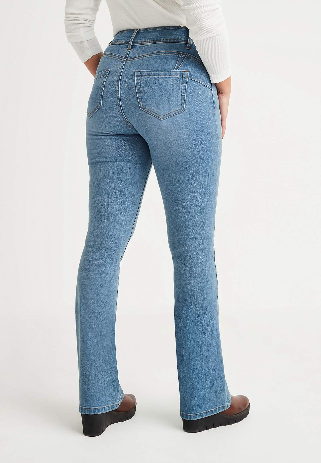 Superstretchiga shapingjeans med bootcut