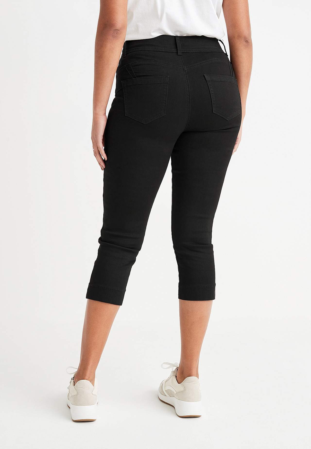 Stretchiga caprijeans med shaping-effekt