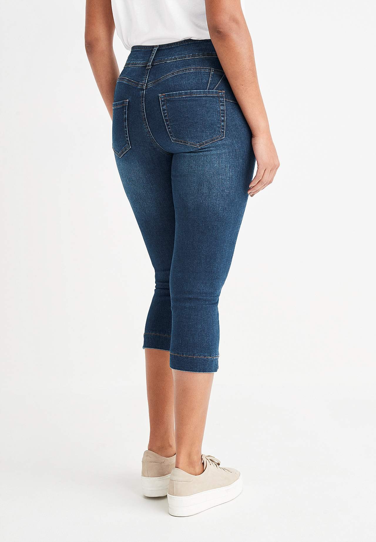 Stretchiga caprijeans med shaping-effekt