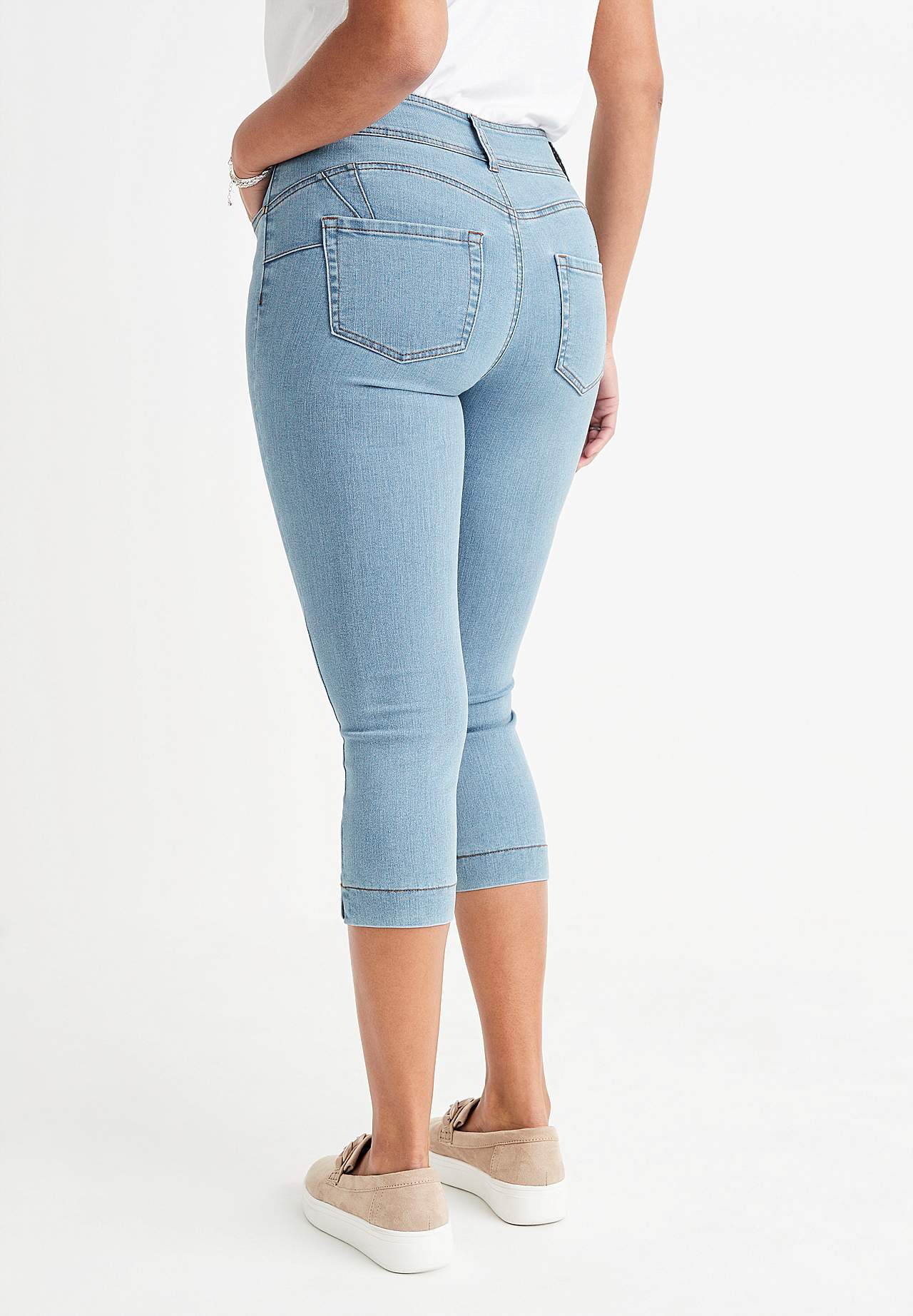 Stretchiga caprijeans med shaping-effekt