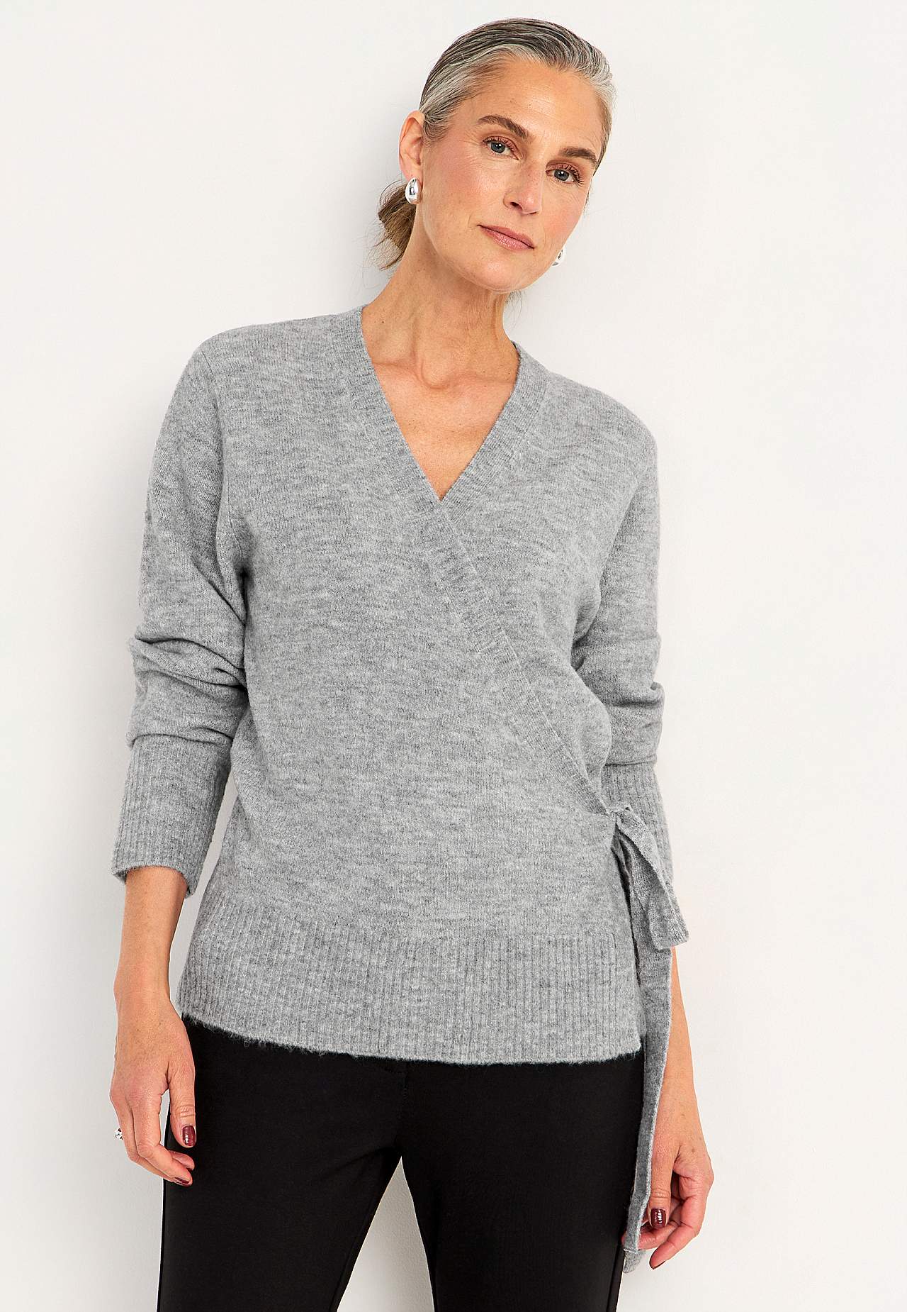 Stickad cardigan med omlottdesign
