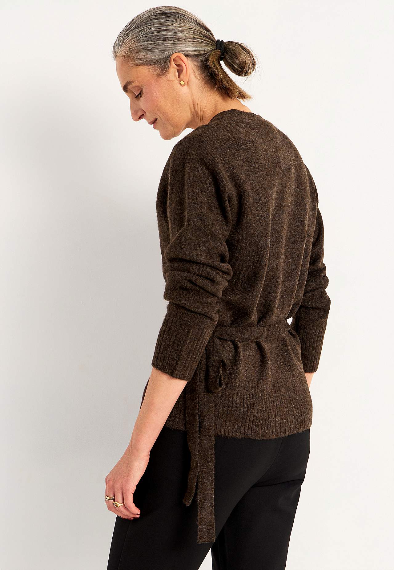 Stickad cardigan med omlottdesign