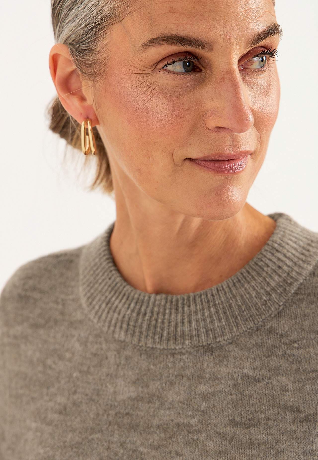 Stickad, mjuk klänning