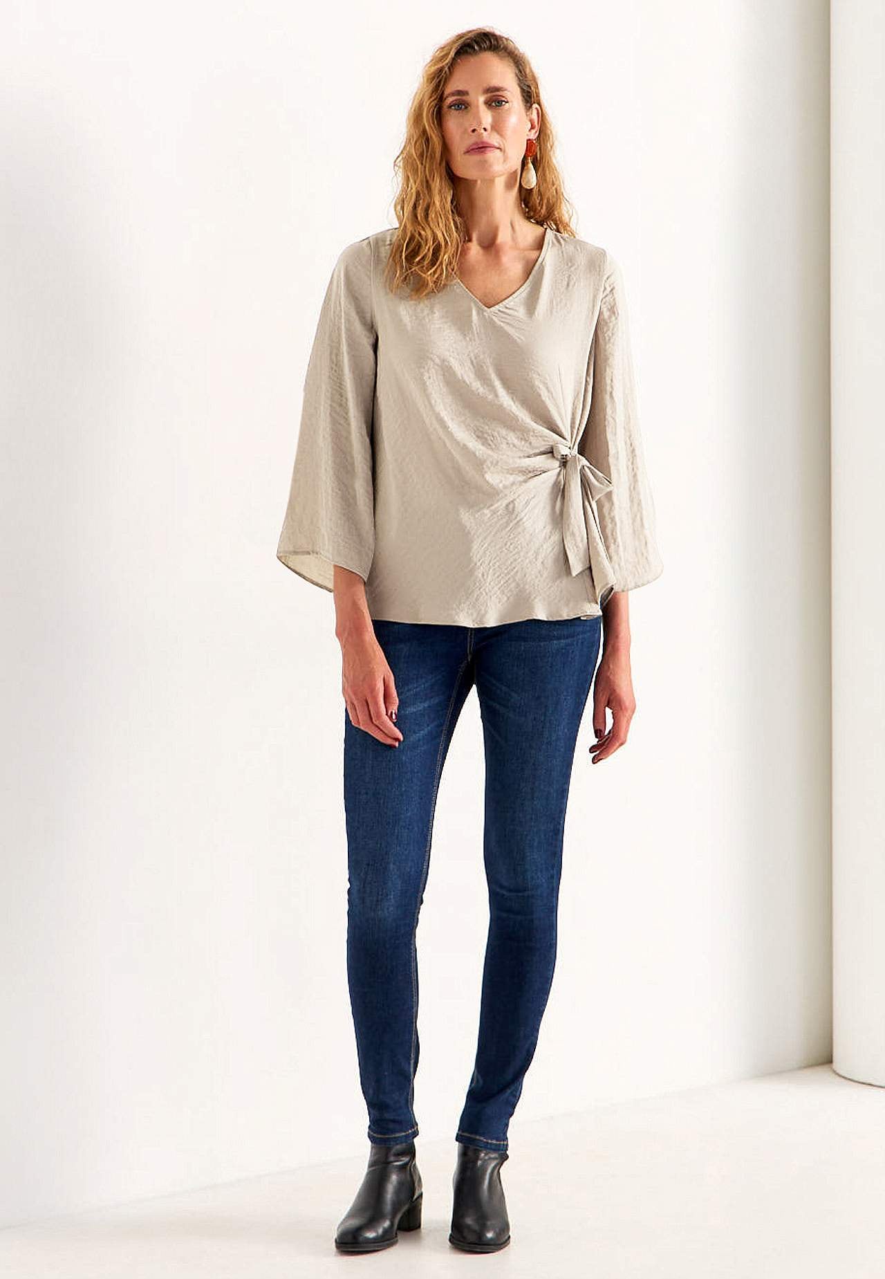 Blus med knytband