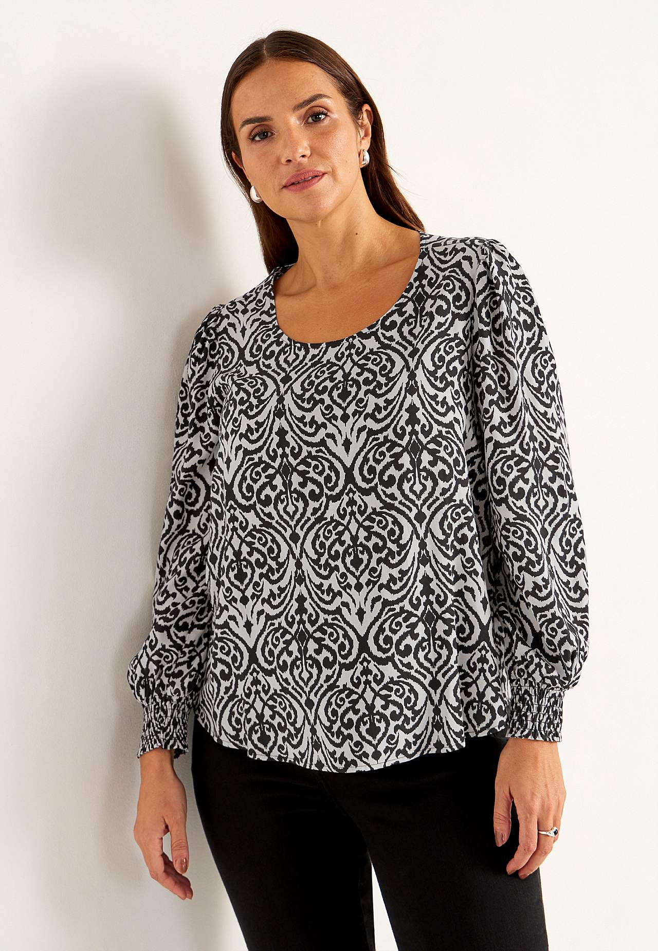 Blus med smock i ärmsluten