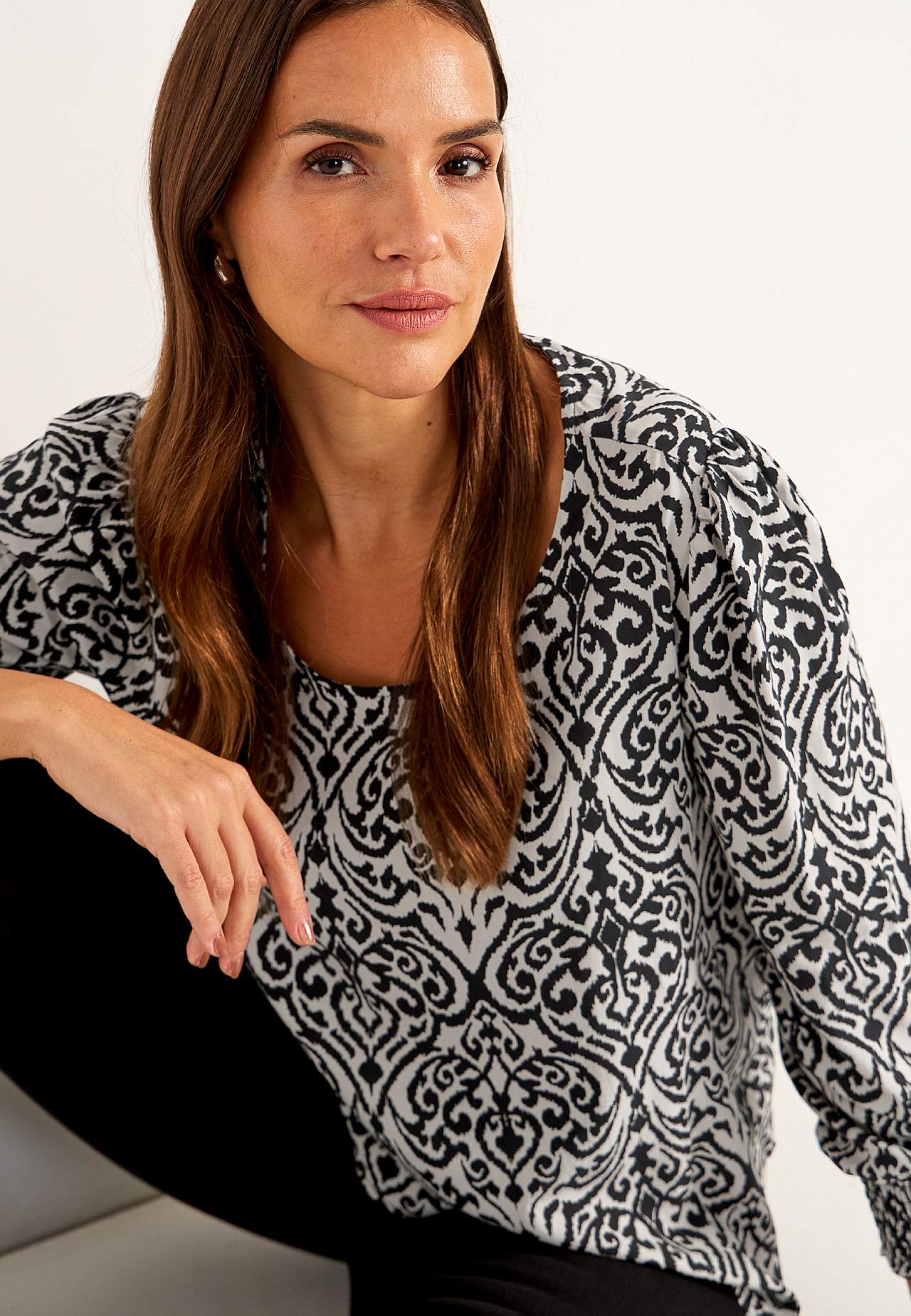 Blus med smock i ärmsluten