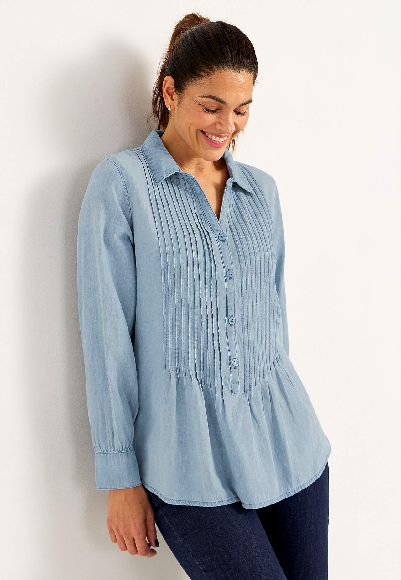 Denimblus med sydda veck