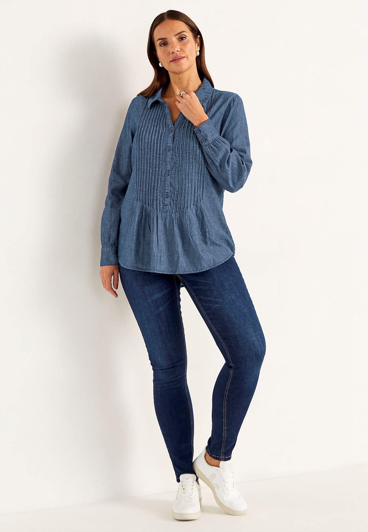Denimblus med sydda veck