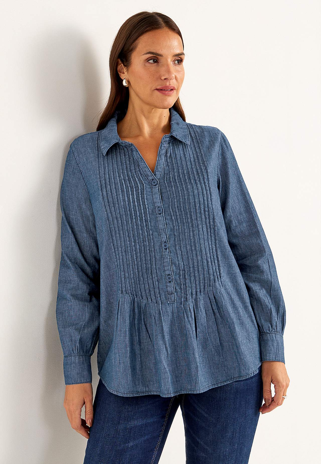 Denimblus med sydda veck