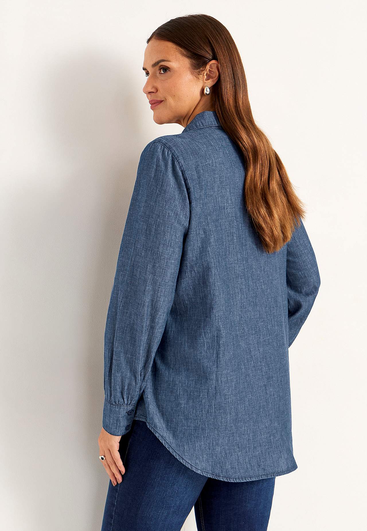Denimblus med sydda veck