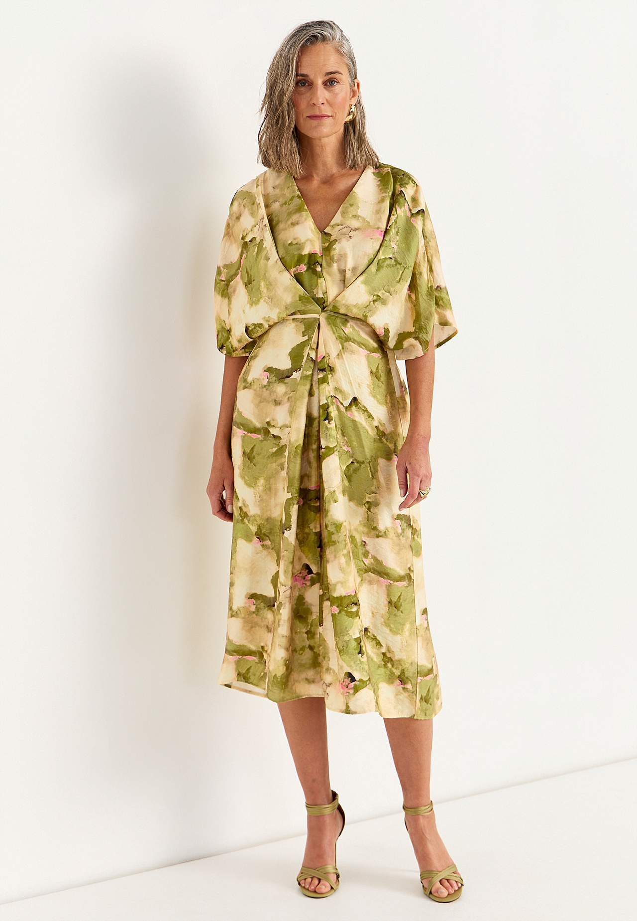 Luftig, multifunktionell kimonoklänning