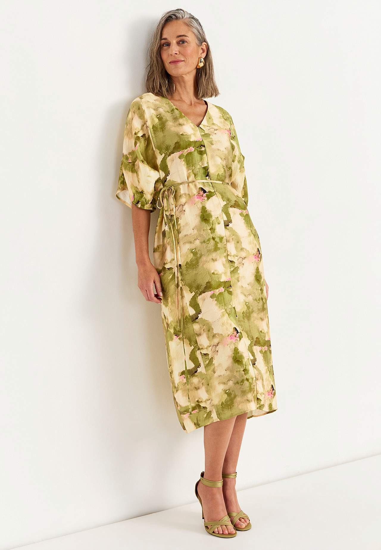 Luftig, multifunktionell kimonoklänning