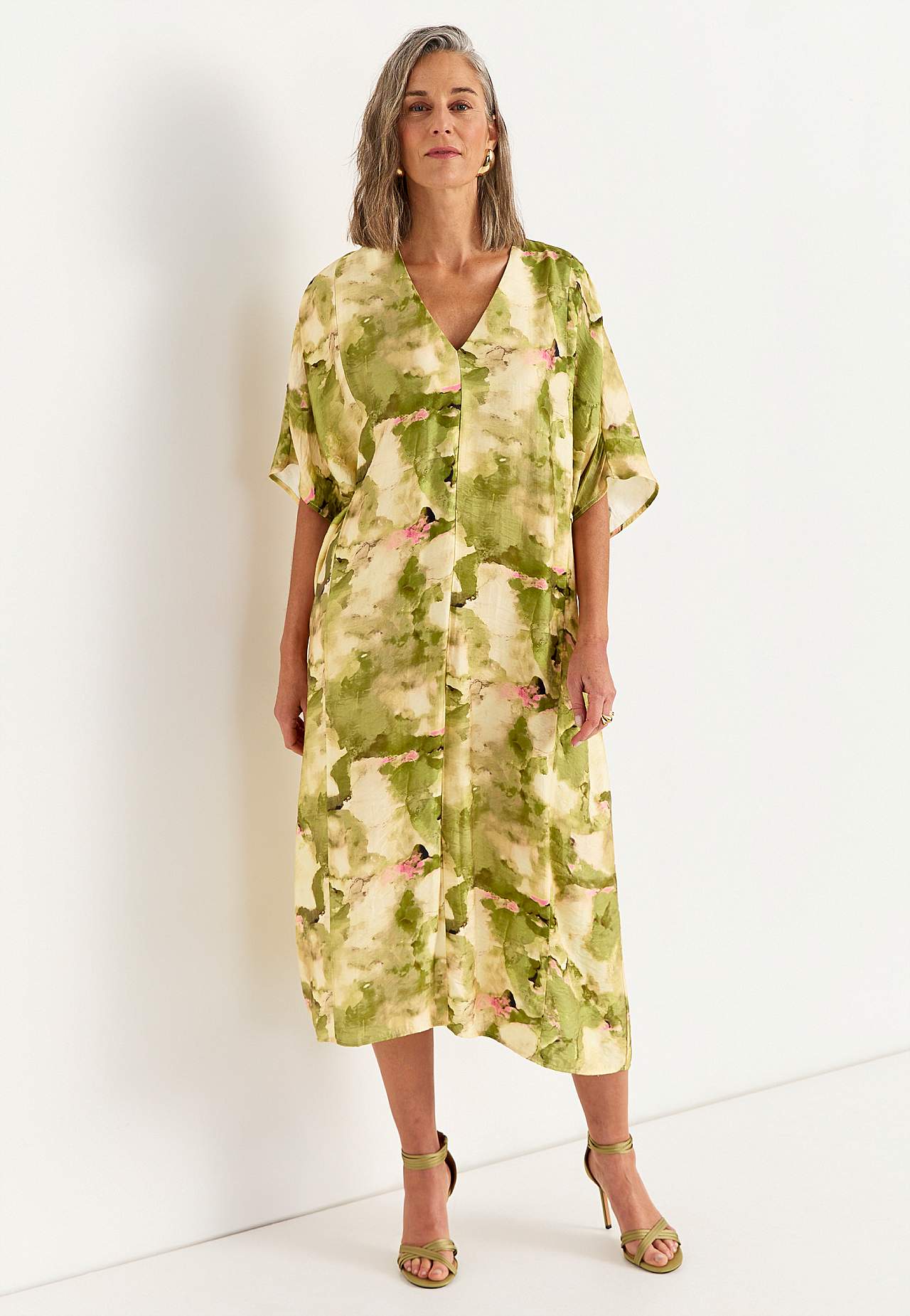 Luftig, multifunktionell kimonoklänning