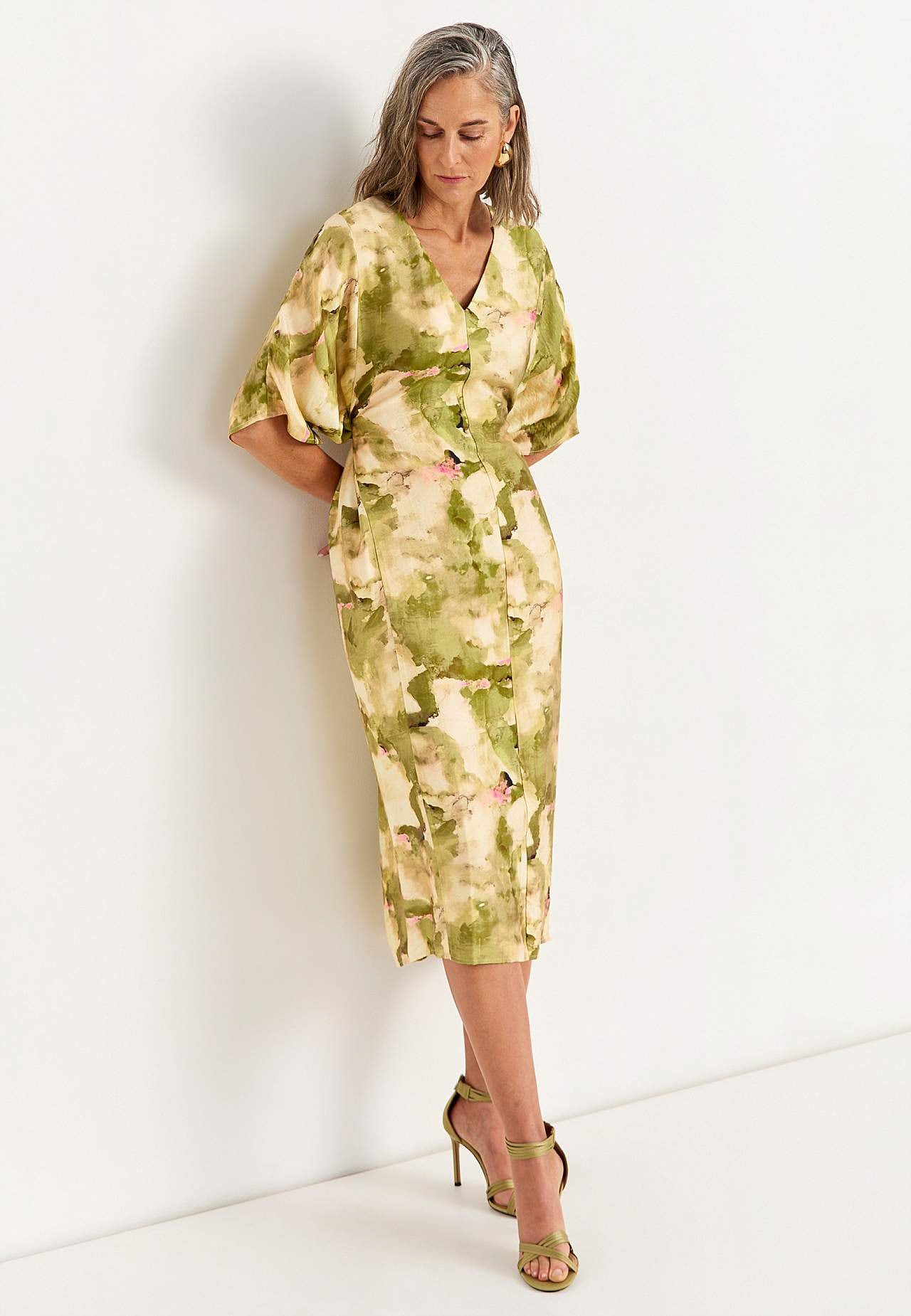 Luftig, multifunktionell kimonoklänning