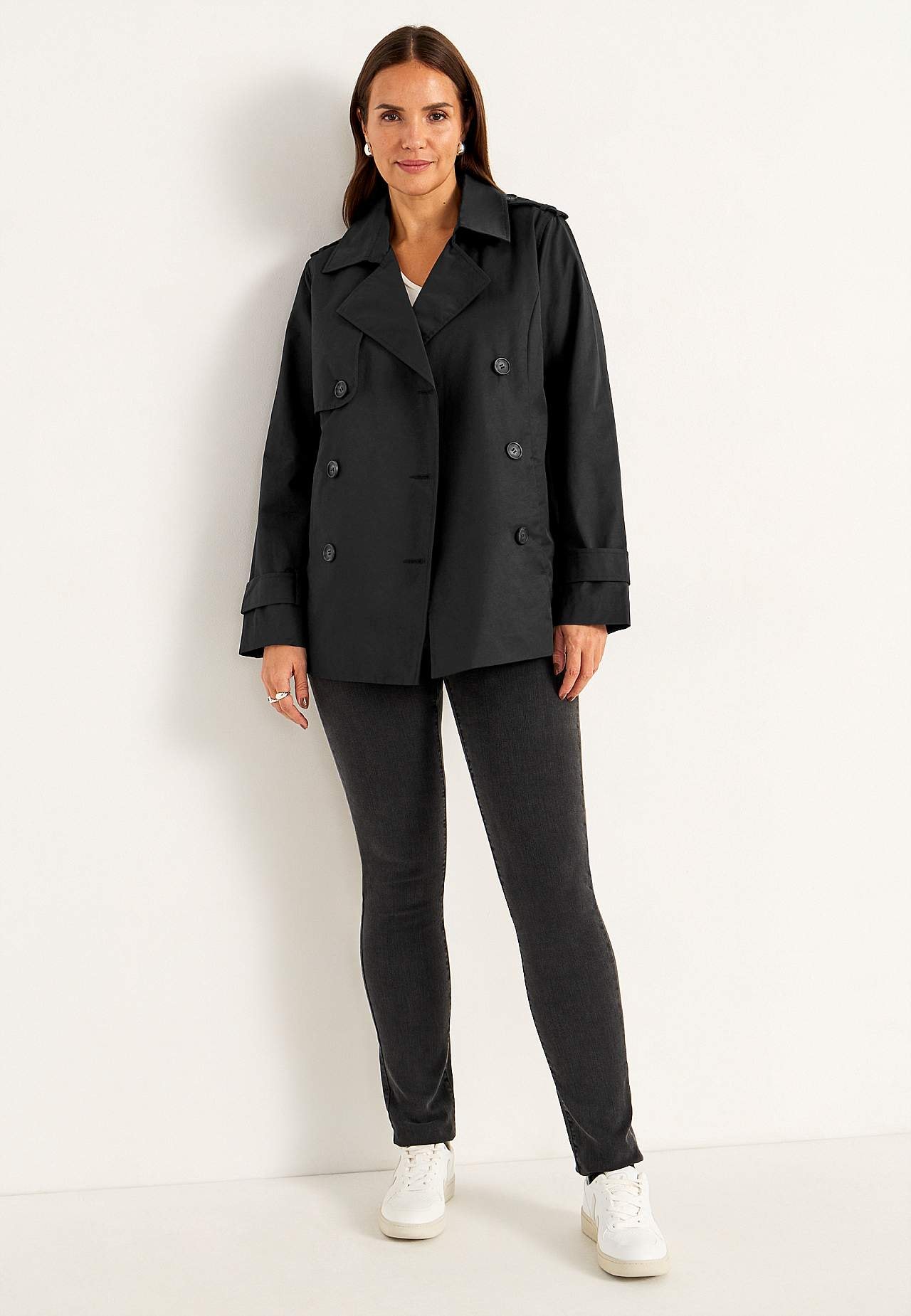 Dubbelknäppt, kort trenchcoat