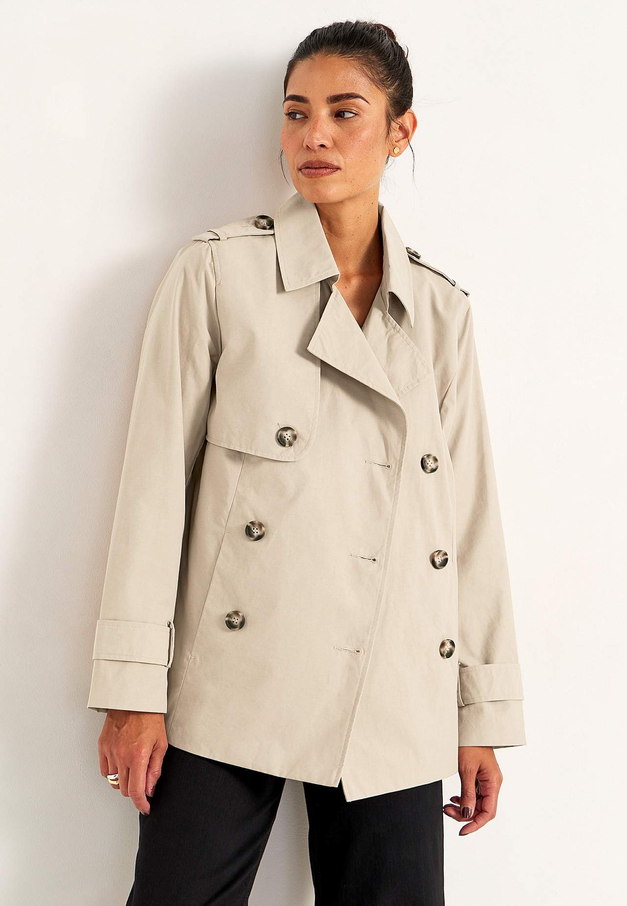 Dubbelknäppt, kort trenchcoat