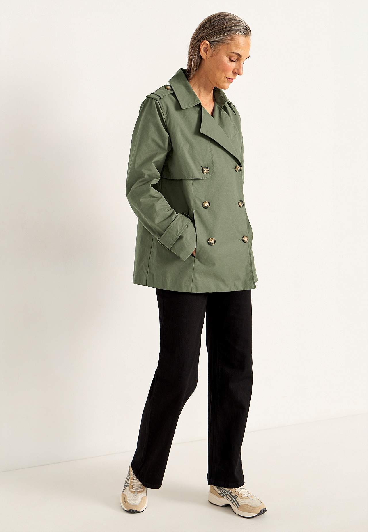 Dubbelknäppt, kort trenchcoat