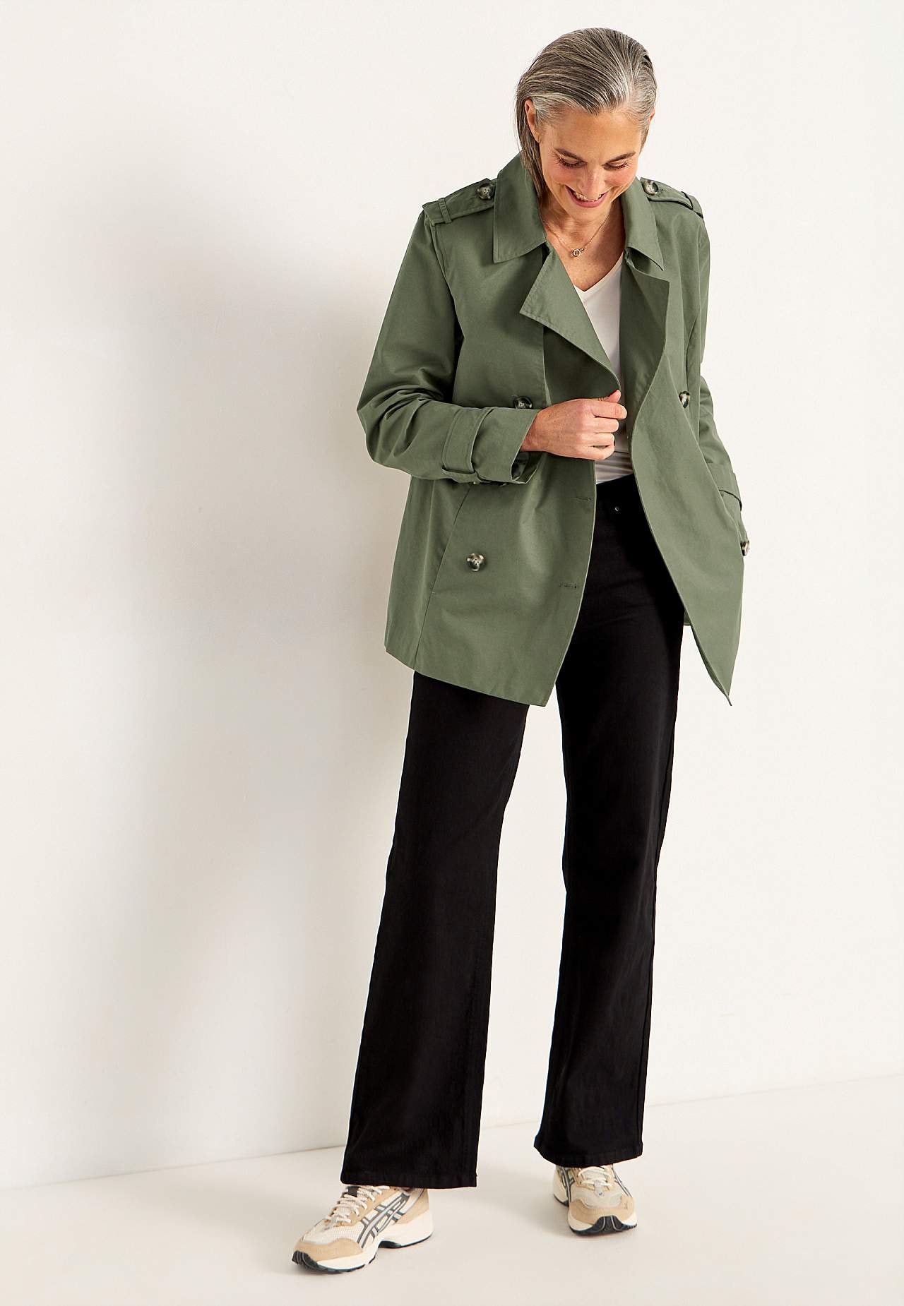 Dubbelknäppt, kort trenchcoat