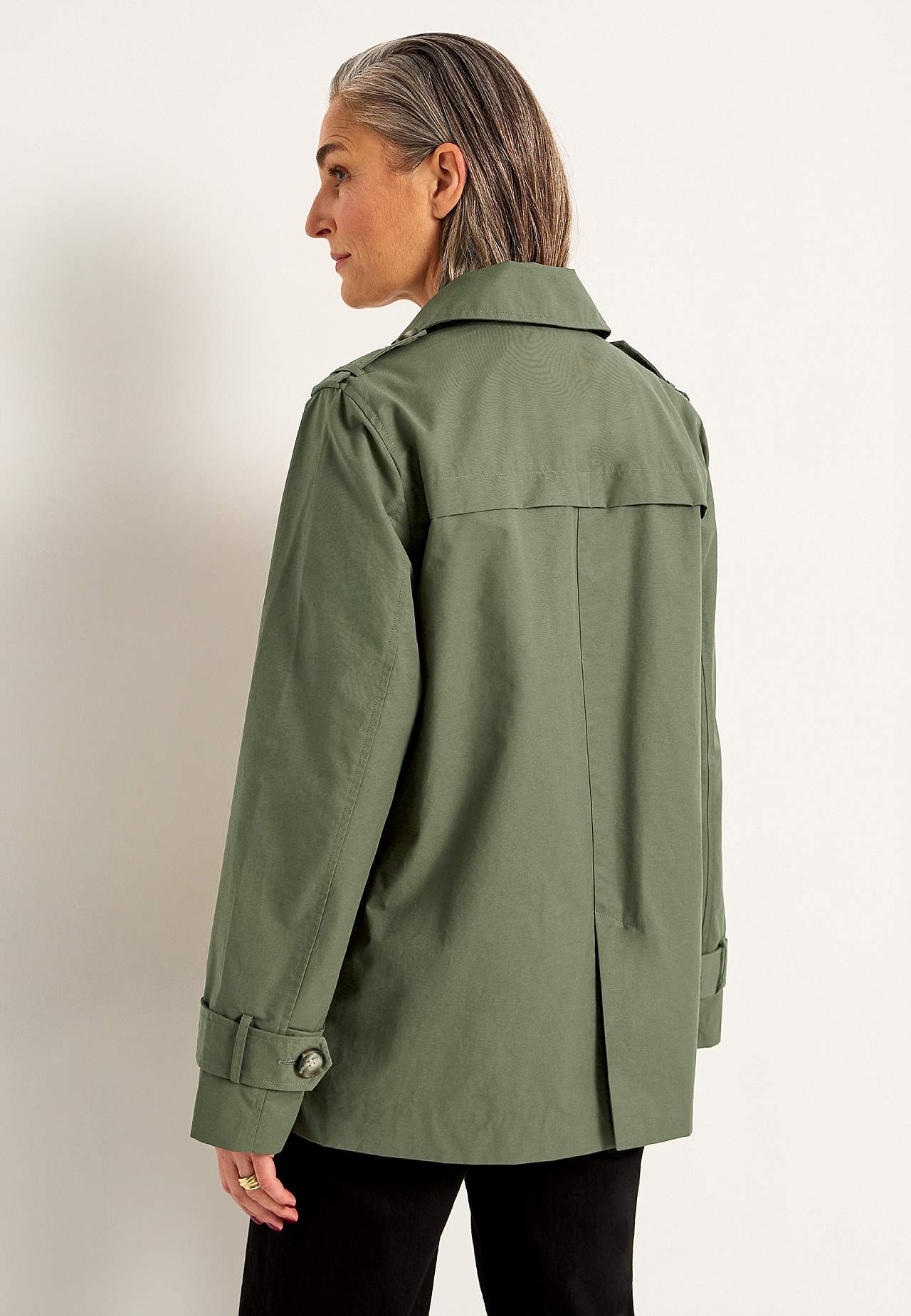 Dubbelknäppt, kort trenchcoat