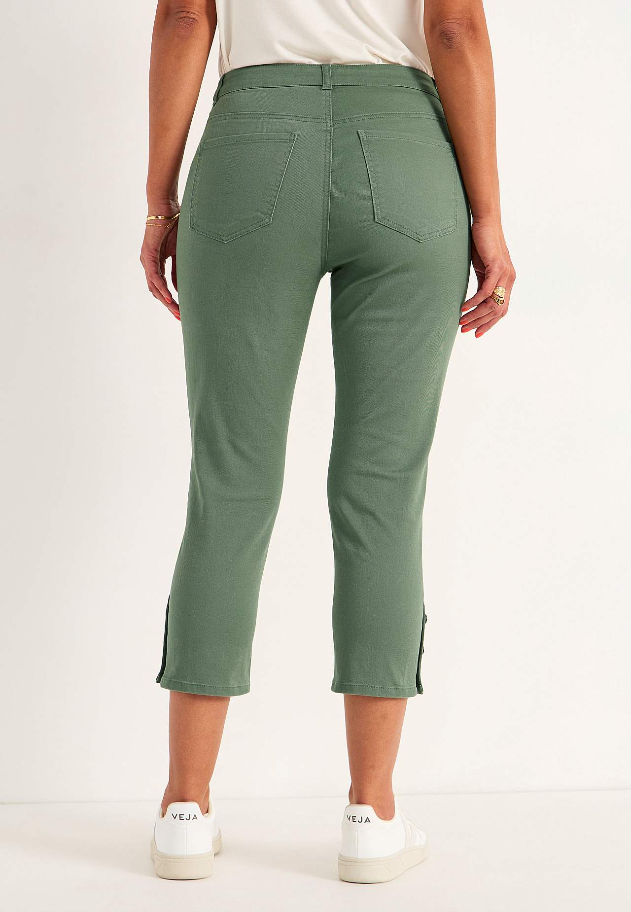 Caprijeans med femficksdesign