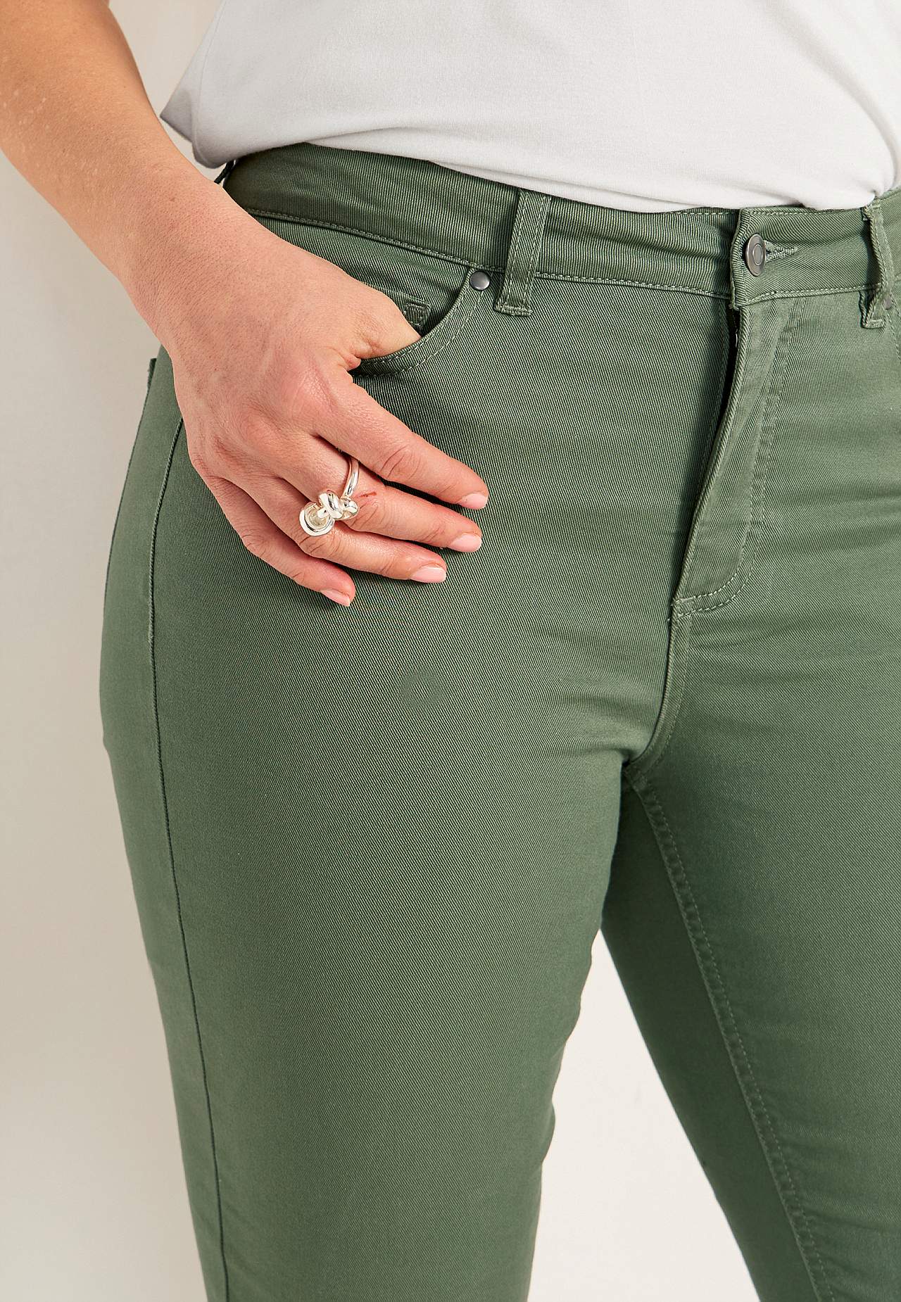 Något smalare ankeljeans