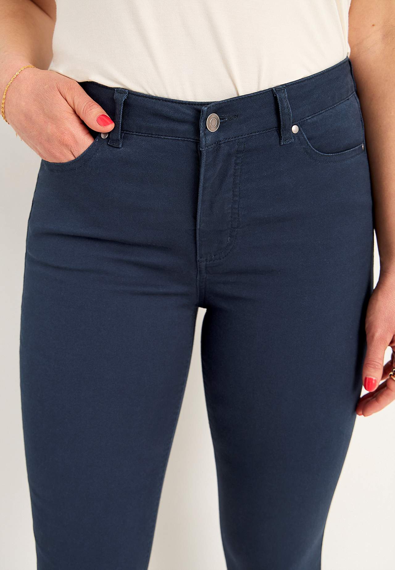 Något smalare ankeljeans