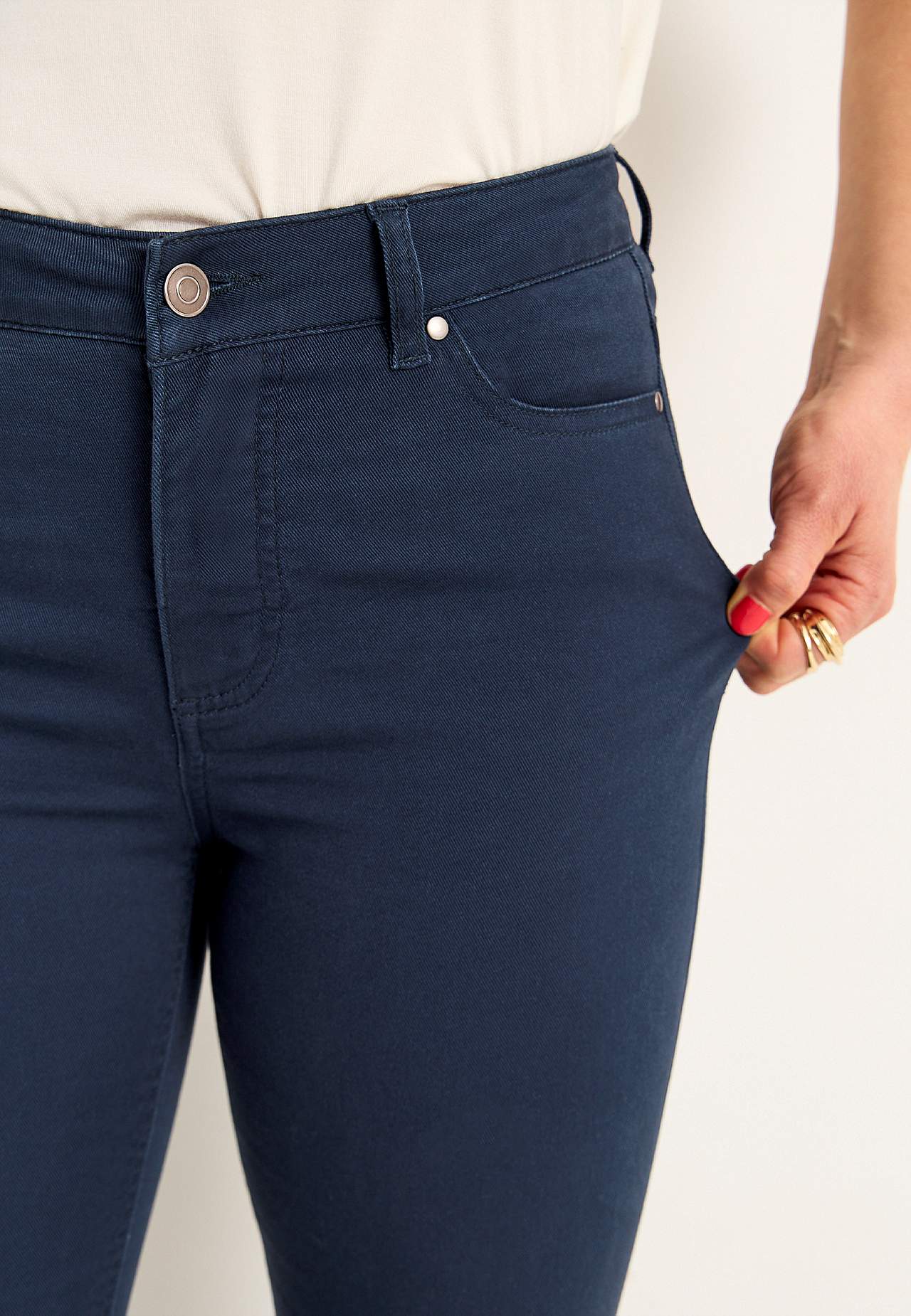 Något smalare ankeljeans