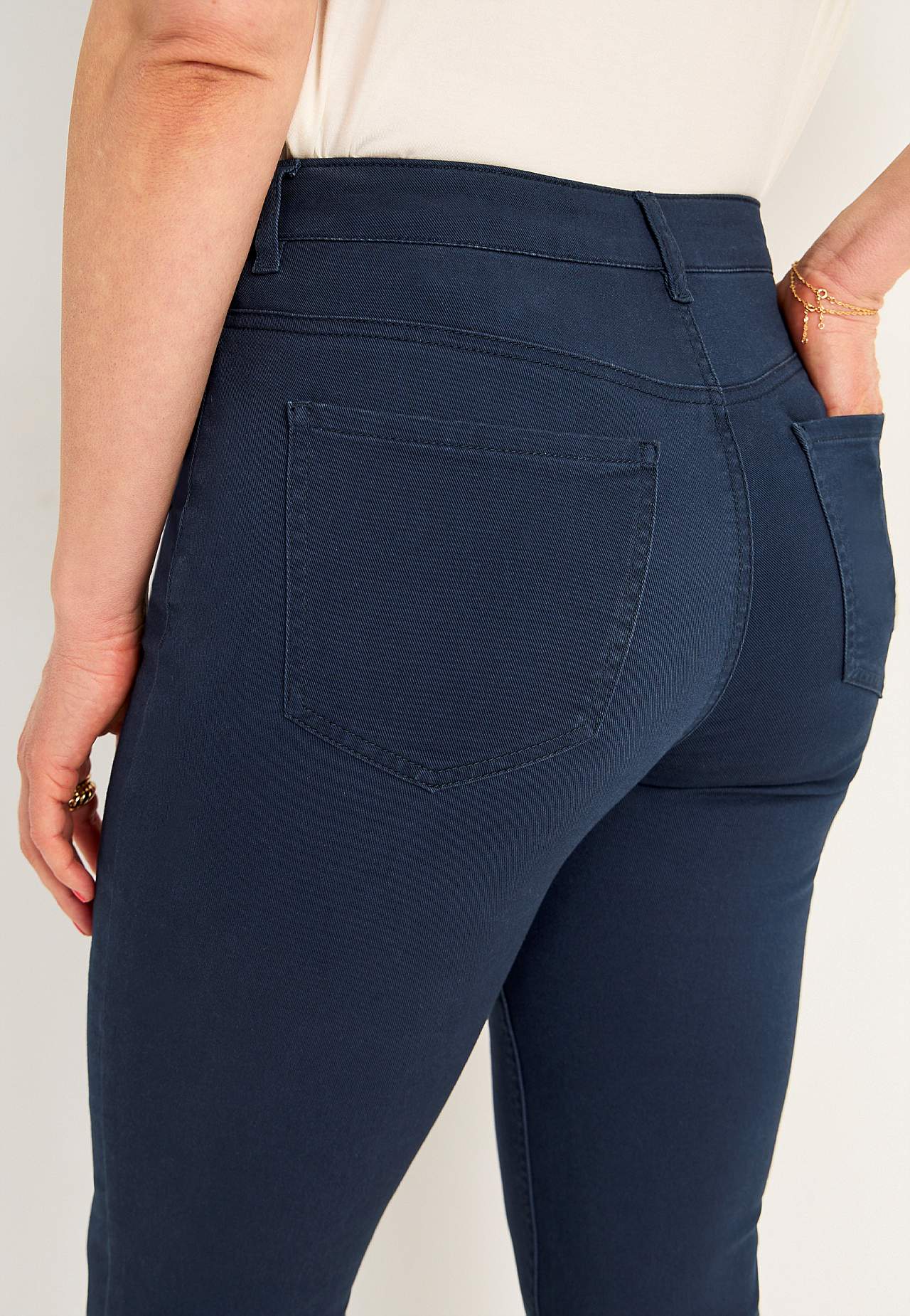 Något smalare ankeljeans