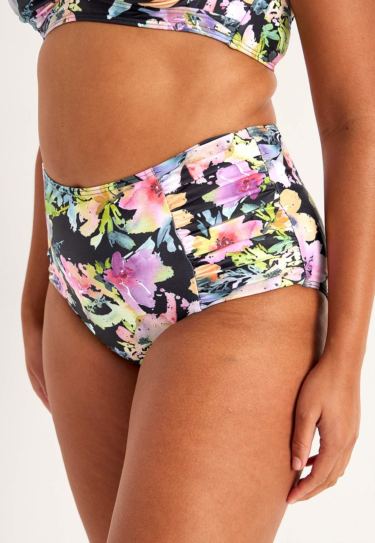 Rynkad bikinitrosa med hög midja