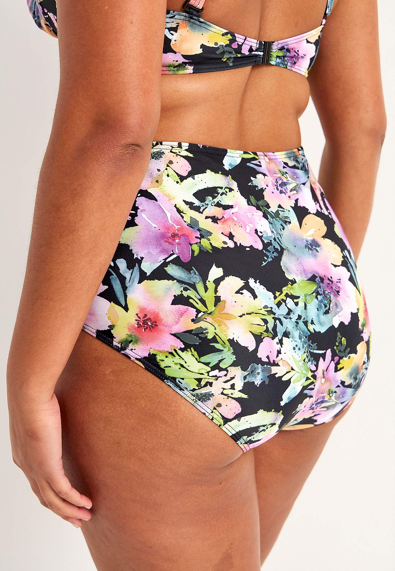 Rynkad bikinitrosa med hög midja