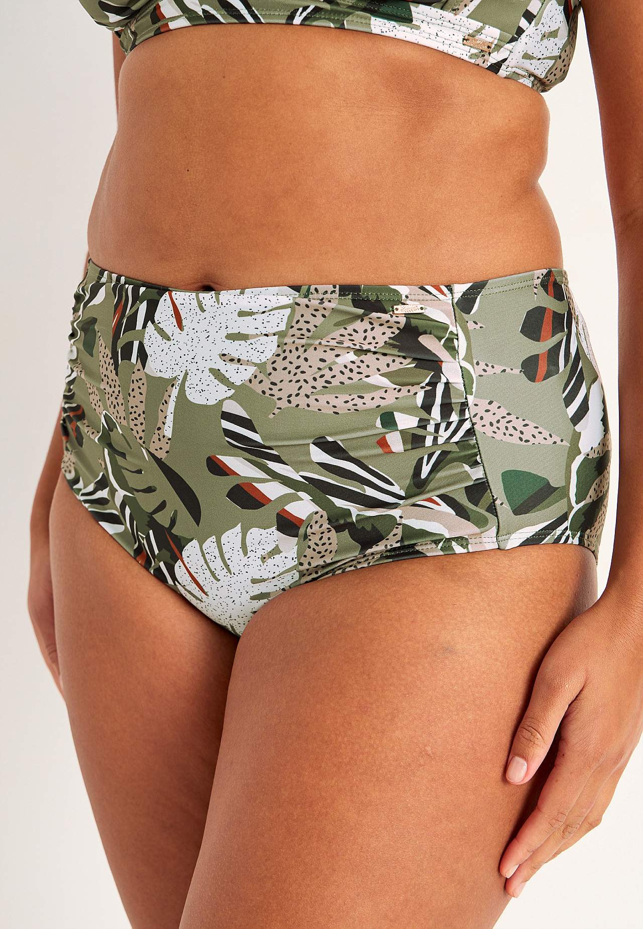Bikinitrosa med hög midja