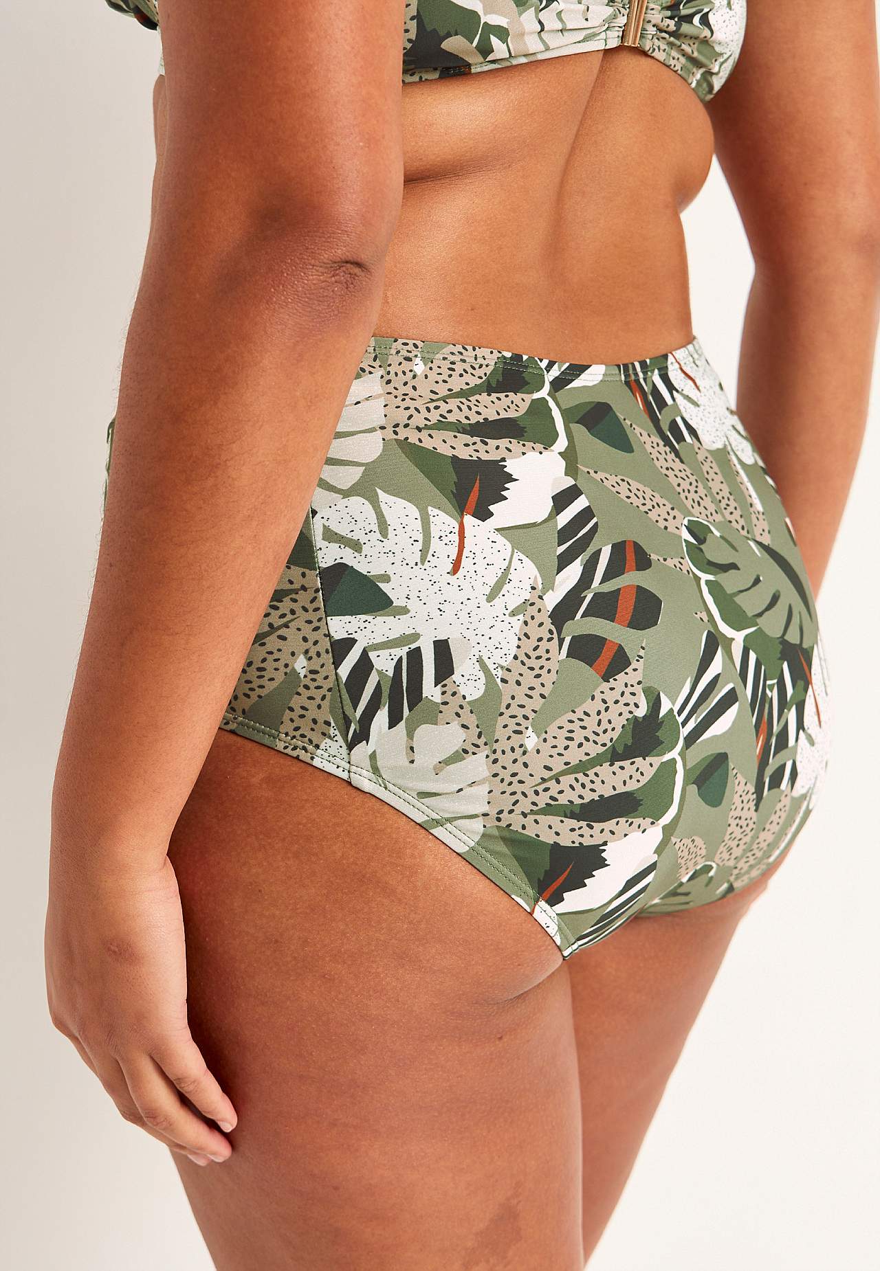 Bikinitrosa med hög midja