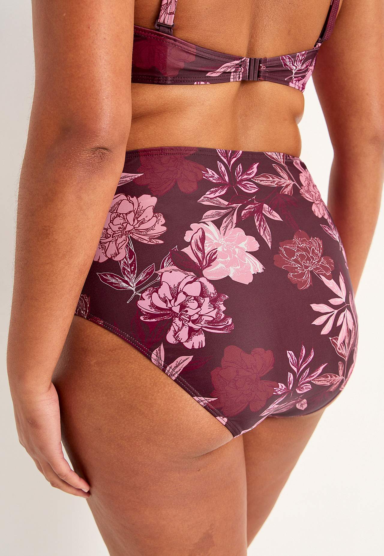 Bikinitrosa med hög midja