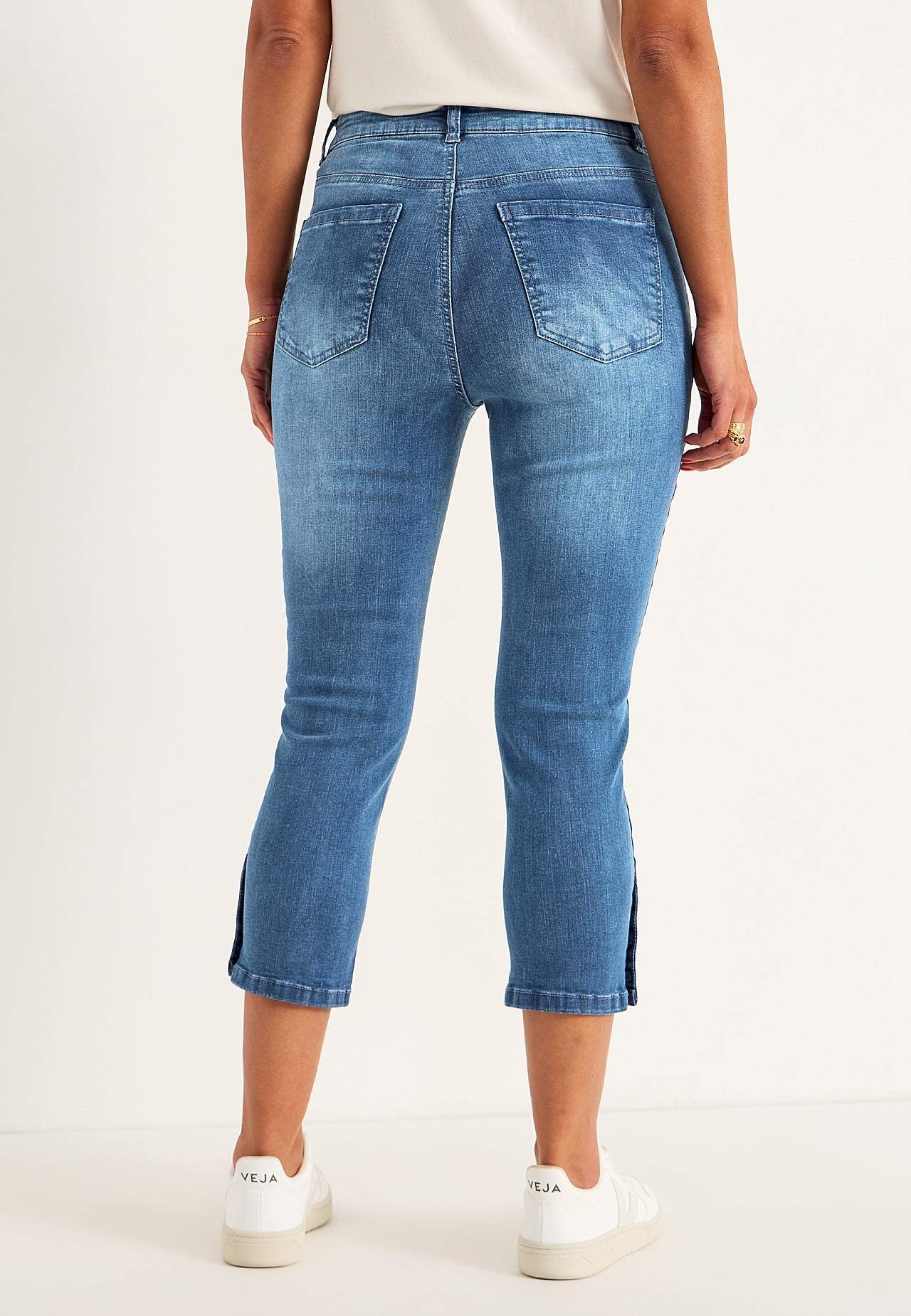 Caprijeans med femficksdesign