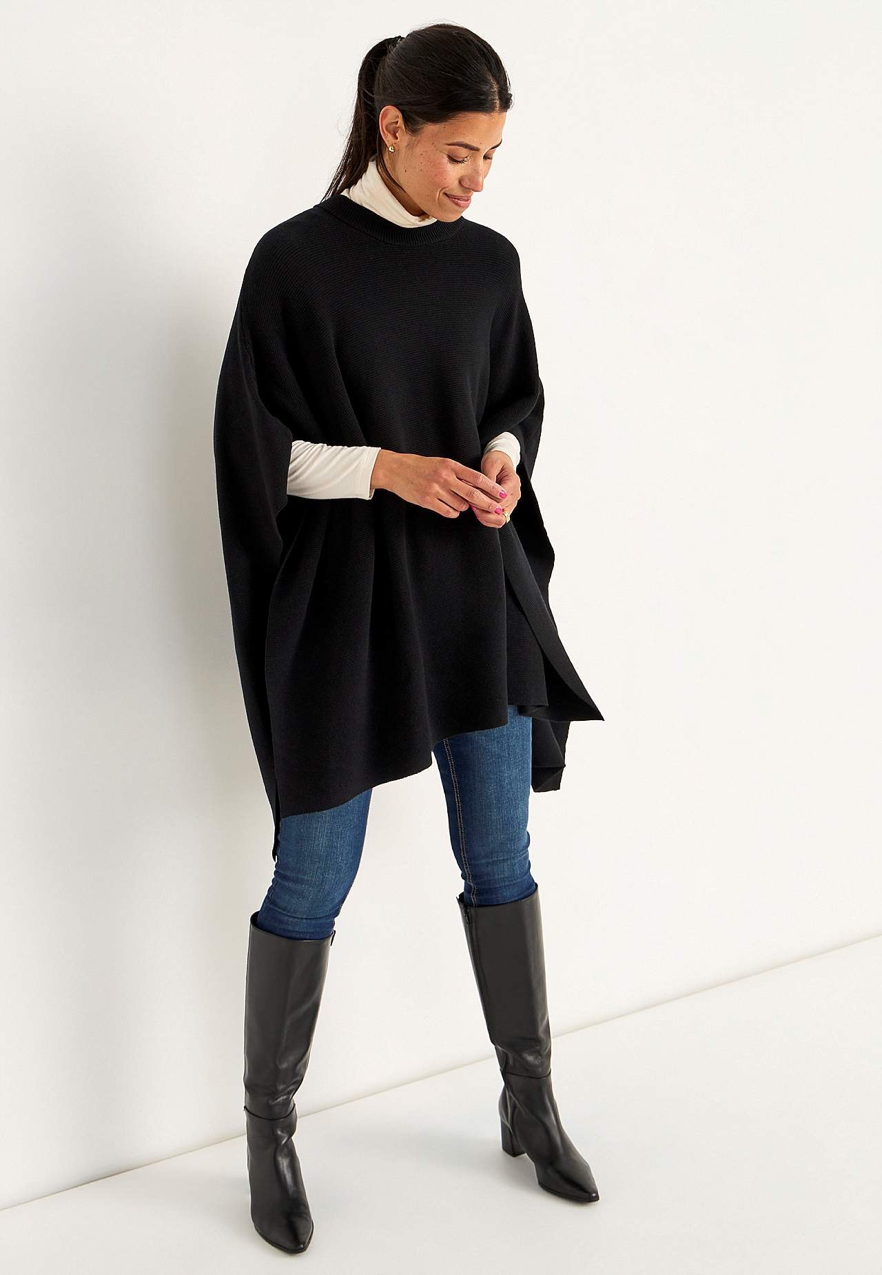 Finstickad poncho