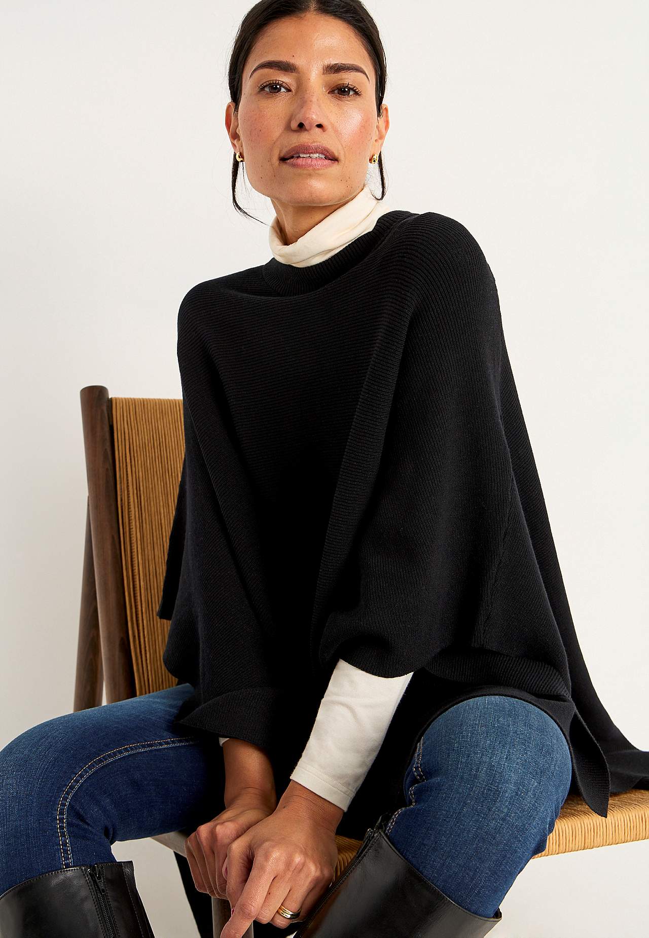 Finstickad poncho