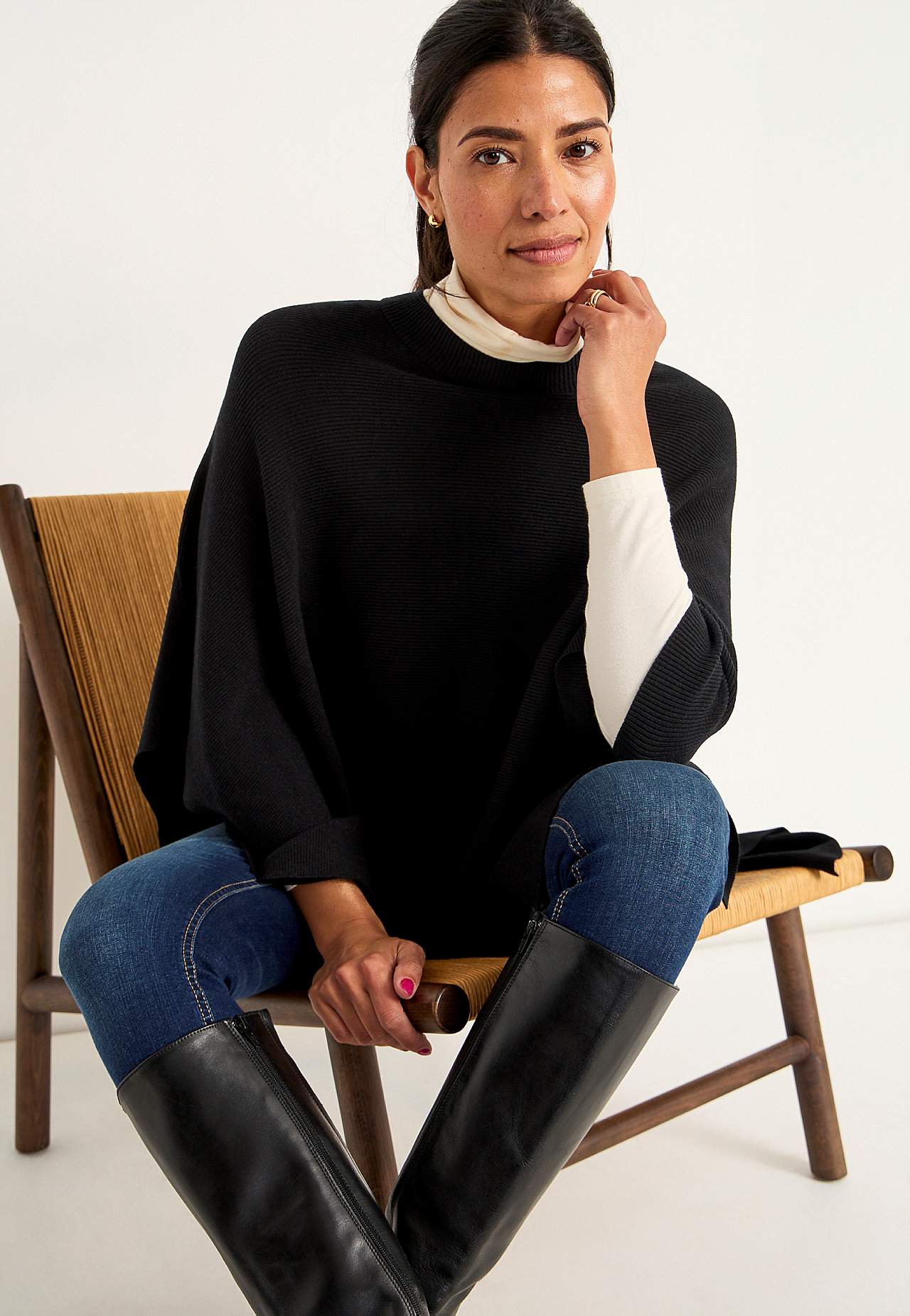 Finstickad poncho