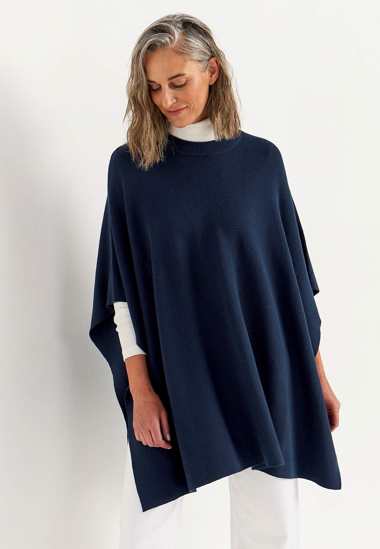 Finstickad poncho