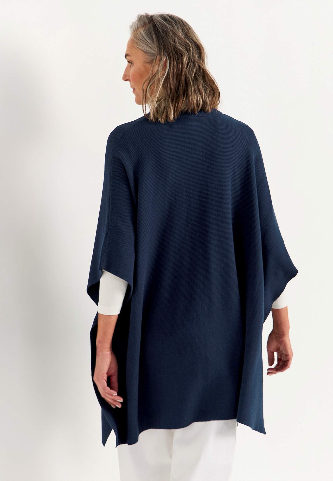 Finstickad poncho