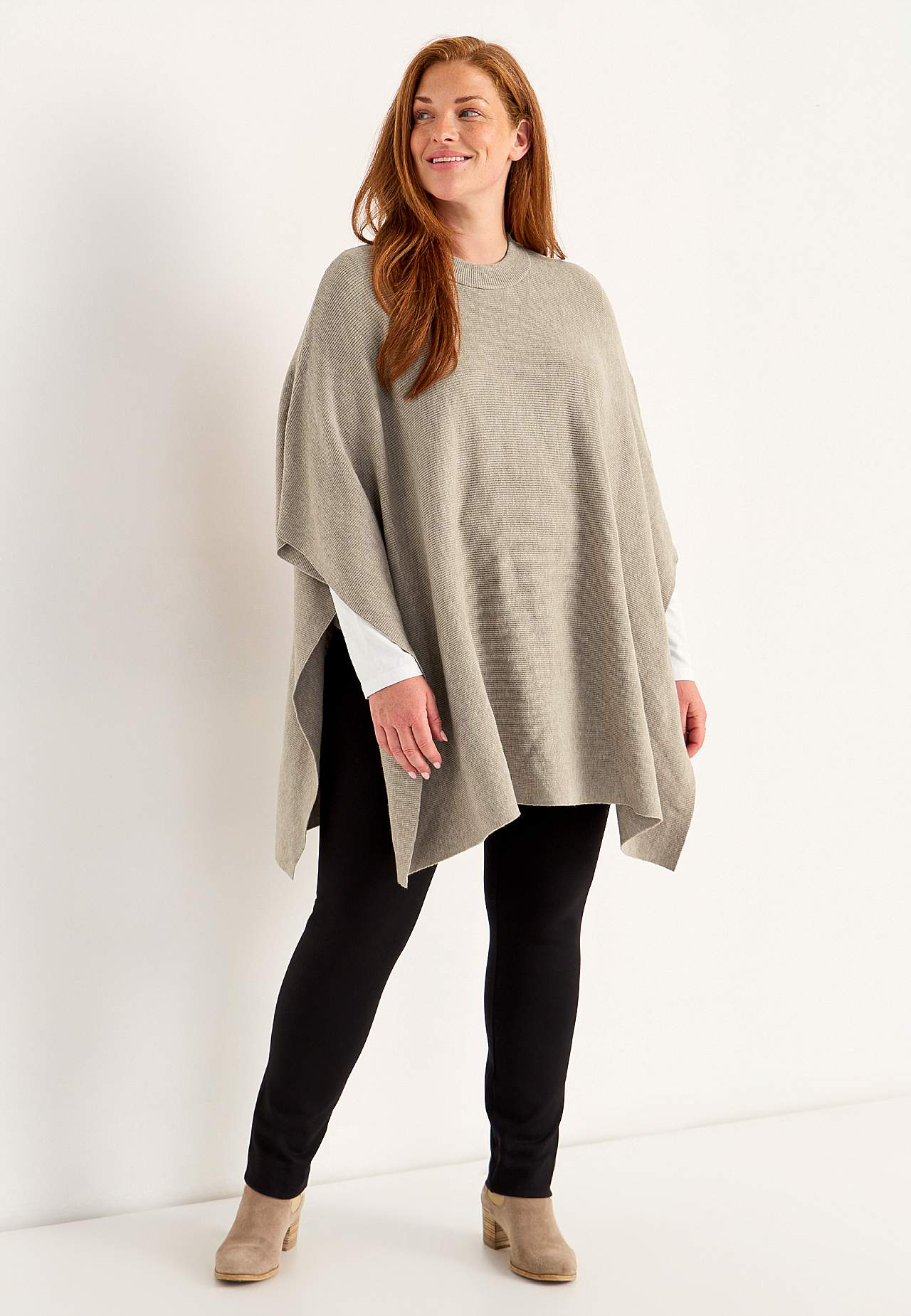 Finstickad poncho