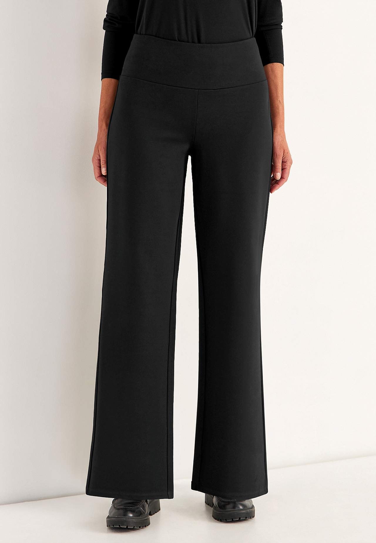 Vid Premium byxa i Punto di Roma-trikå Mona