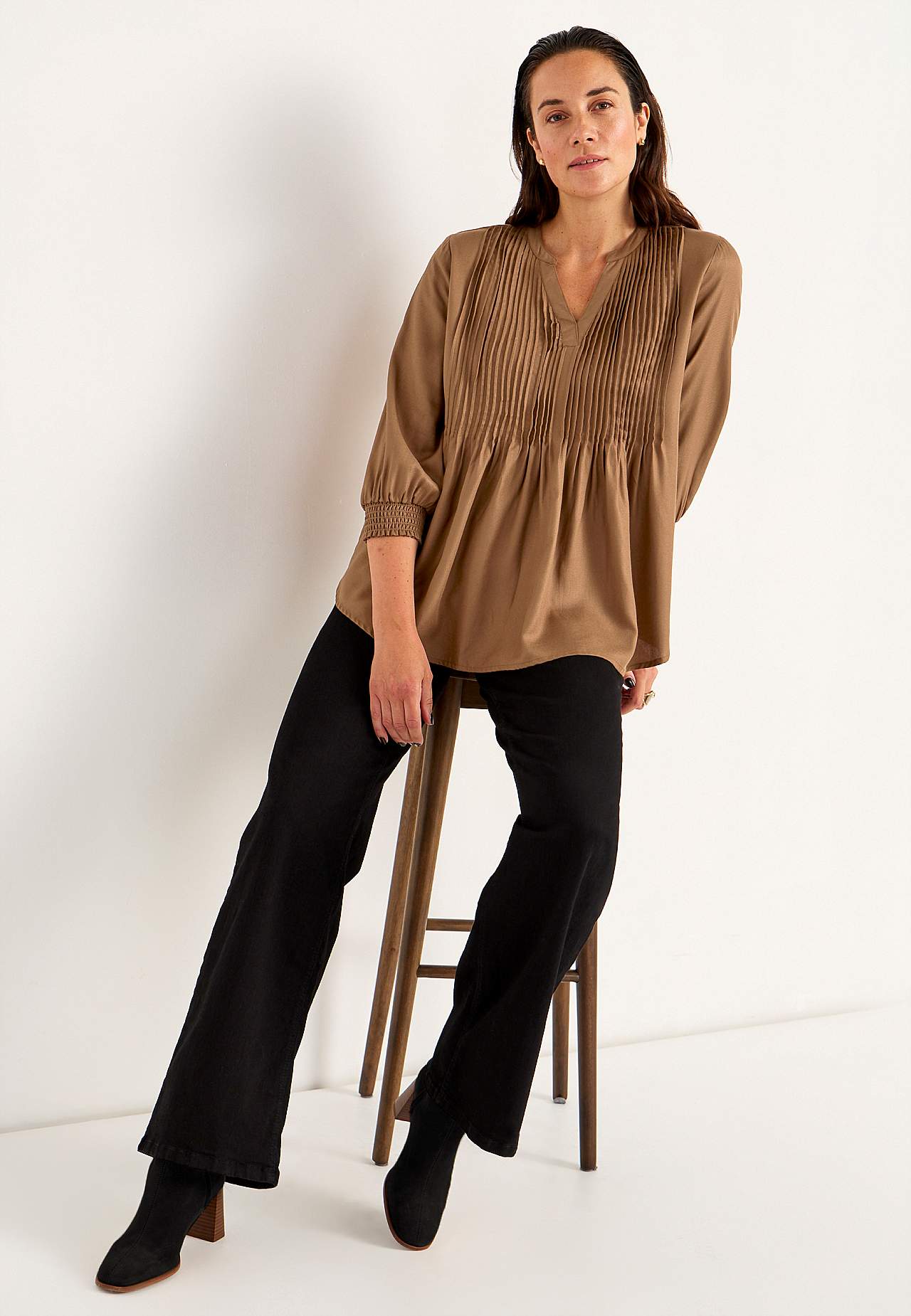 Blus med sydda veck
