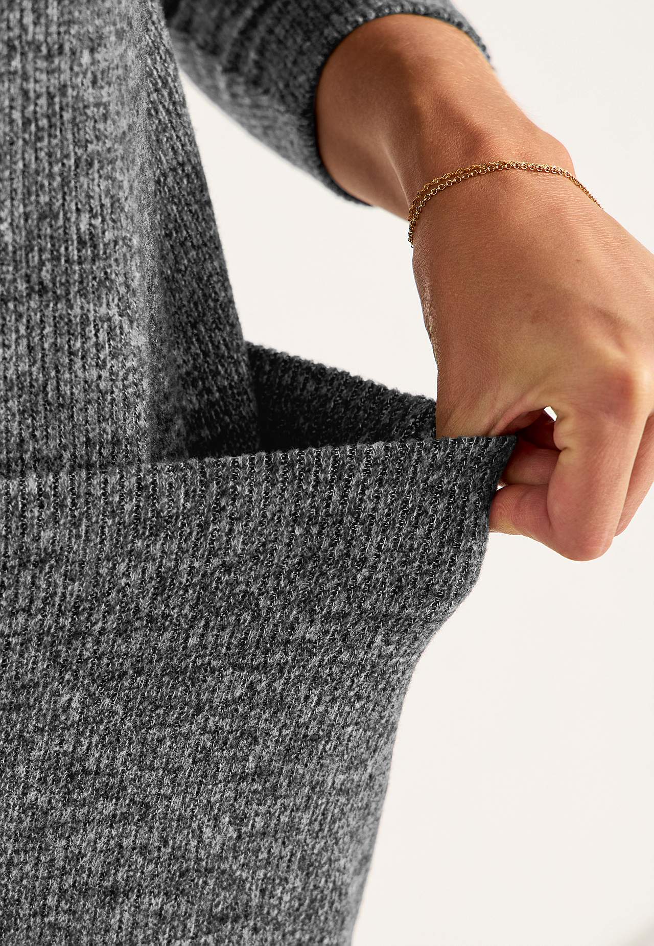 Supermjuk kjol med slits Beata