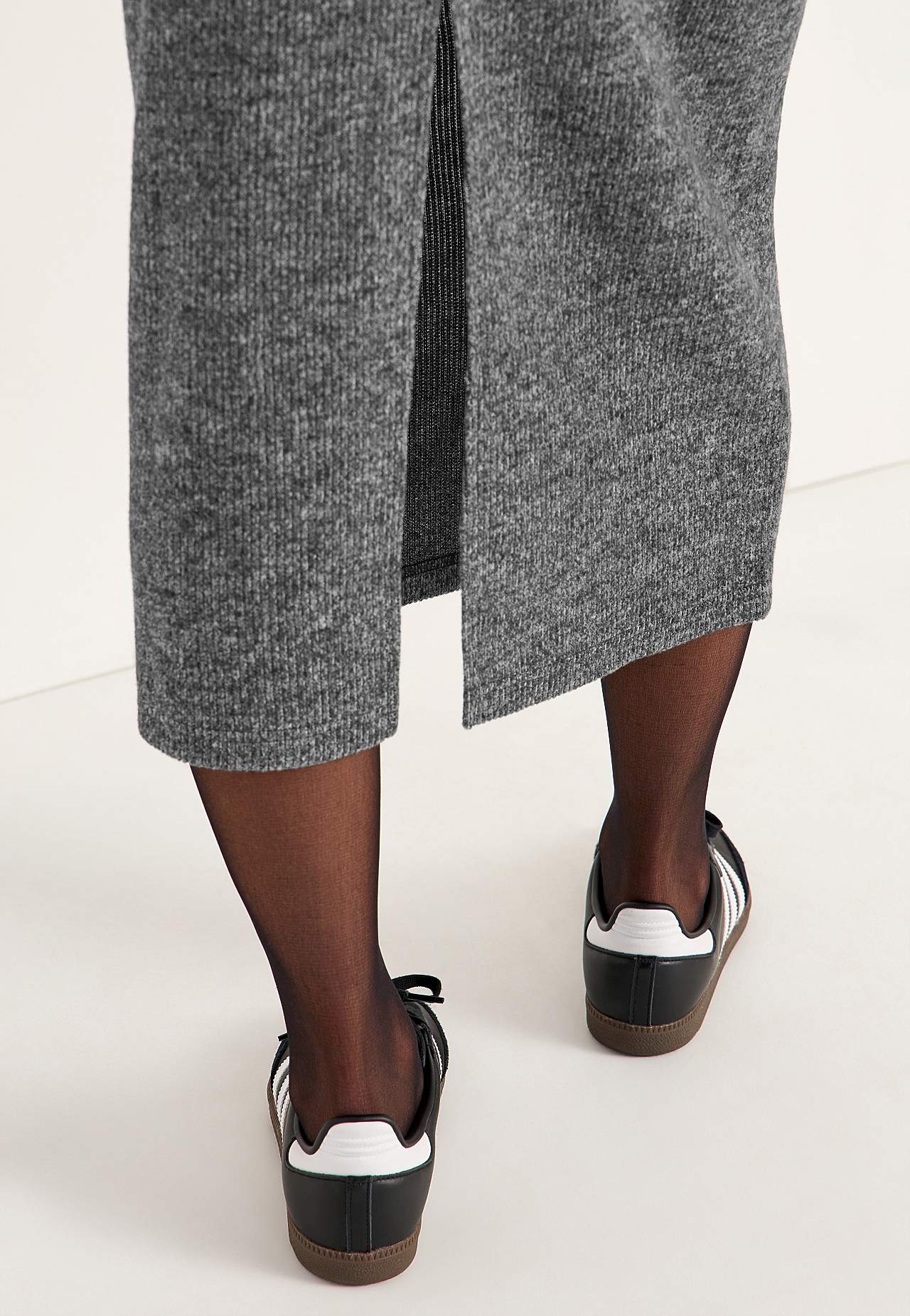 Supermjuk kjol med slits Beata