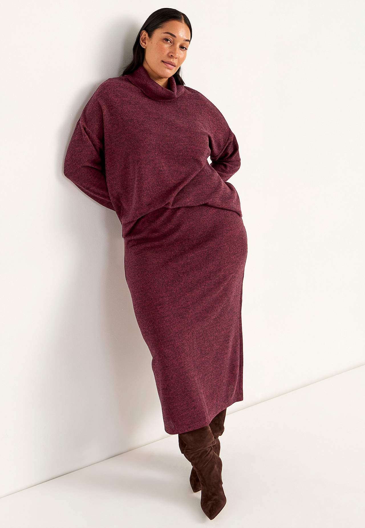 Supermjuk kjol med slits Beata