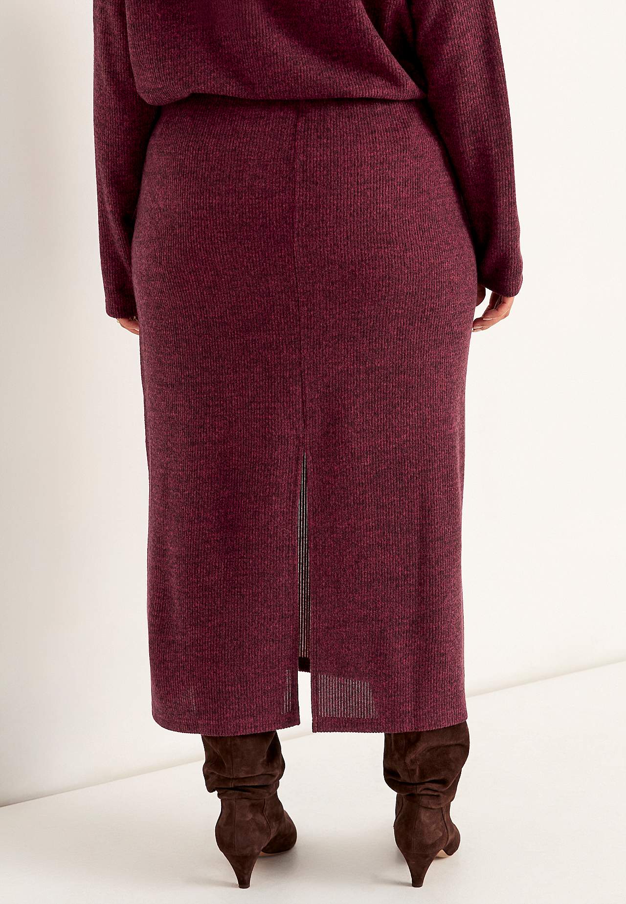 Supermjuk kjol med slits Beata