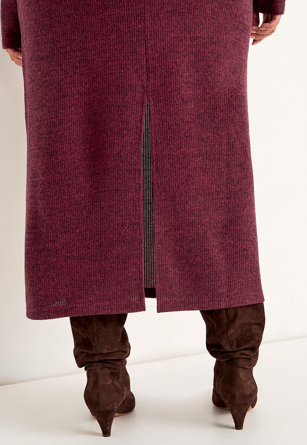 Supermjuk kjol med slits Beata