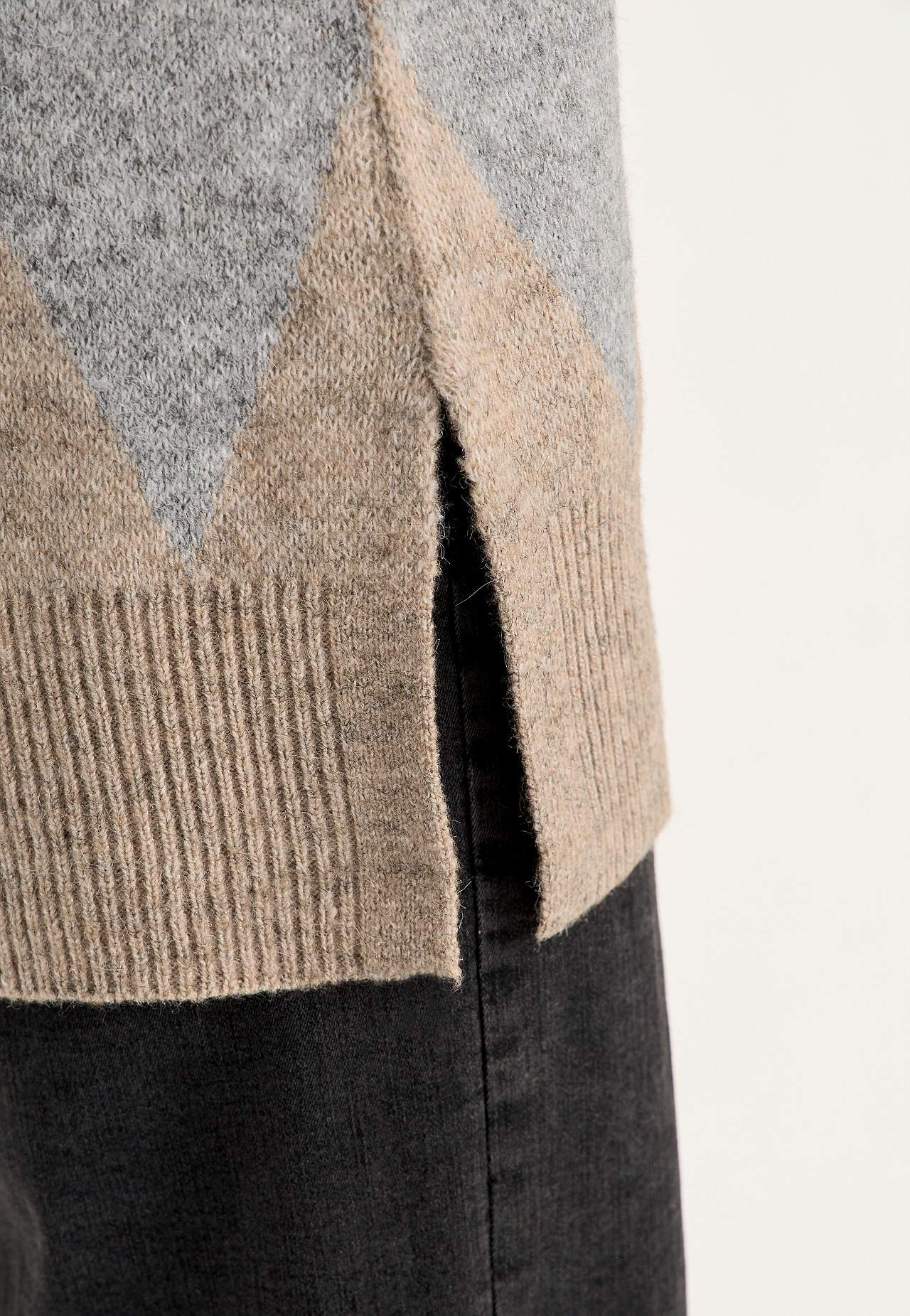 Stickad tunika med slitsar