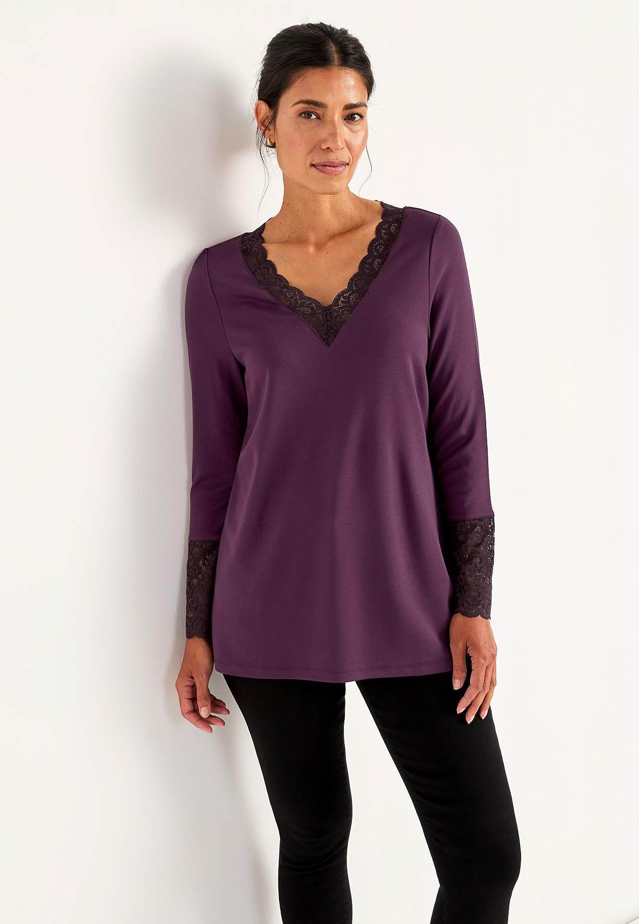 Trikåtunika med spetsdetaljer